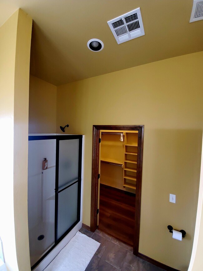 Building Photo - 605 SW 149th Pl