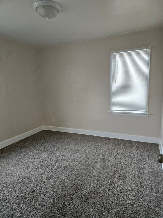 Building Photo - Eastside Charmer