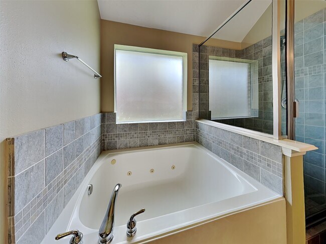 Building Photo - 6019 Skyhaven Ln