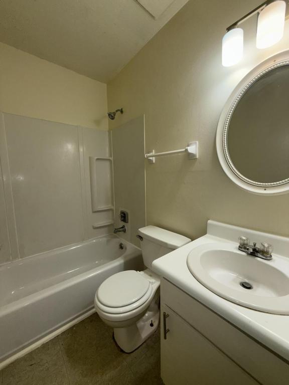 Building Photo - 1625 42nd St