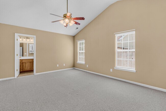 Building Photo - 124 Dovetail Cir