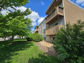 Building Photo - Sunny and Fresh One Bedroom Condo Available For Rent in Louisville!