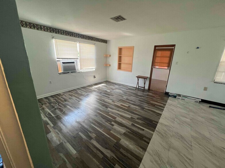 Building Photo - 1154 Harbor Dr