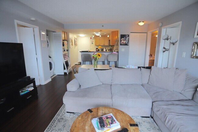 Building Photo - 700 1st St