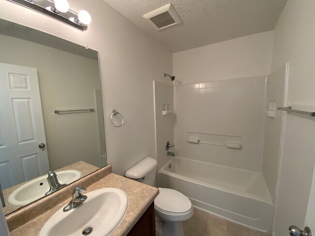 Building Photo - 3 Bedroom Single Story Home Available Near 98th St & Dennis Chavez SW!