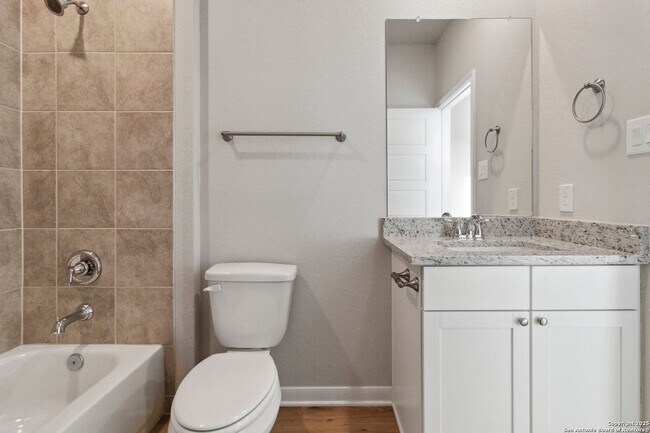 Building Photo - Brand New 3 Bd 3 Full Bath Townhouse Near ...