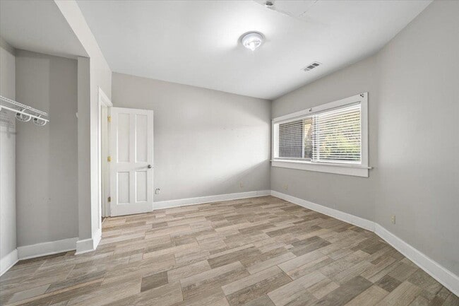 Building Photo - 196 N McNeil St