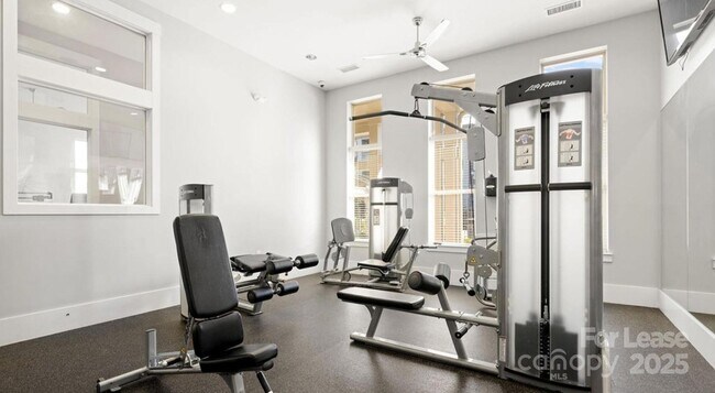 Building Photo - 121 Village Green Ln