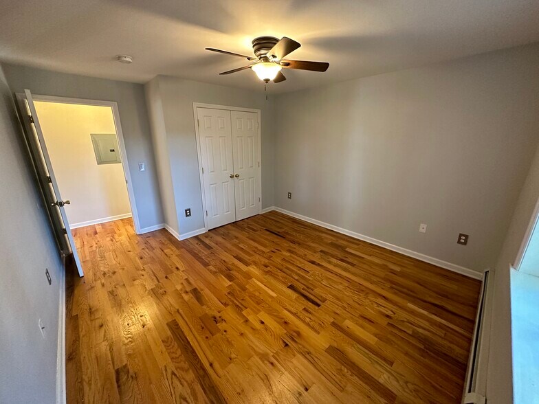 Building Photo - 46 Wedgewood Dr