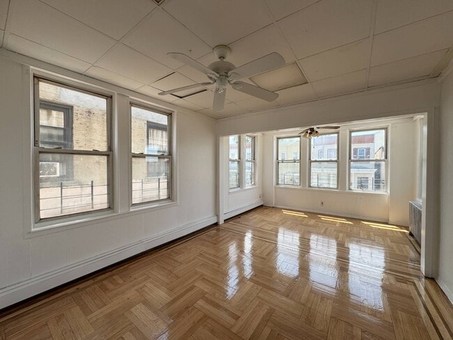 Building Photo - 861 Kinsella St
