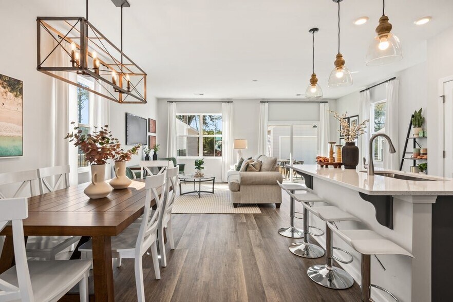 Building Photo - 7 Whispering Oaks Cir