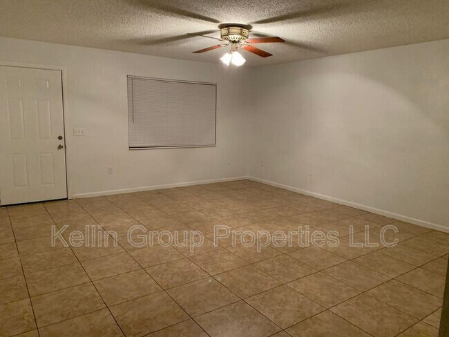 Building Photo - 858 Fox Lake Dr