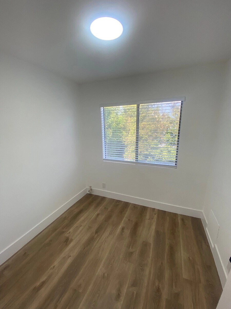 Building Photo - 6136 Fulton Ave