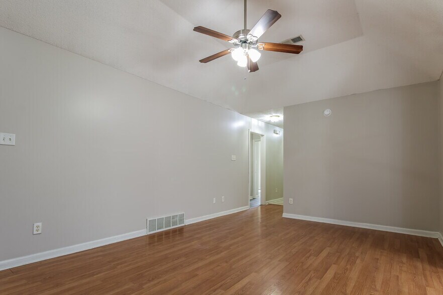 Building Photo - 1161 Cross Valley Cove