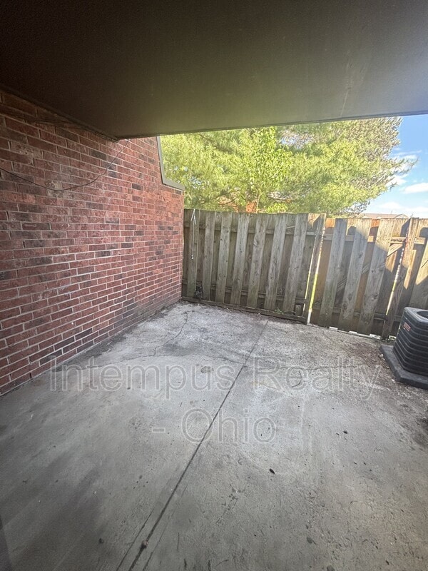 Building Photo - 10 King Arthur Ct