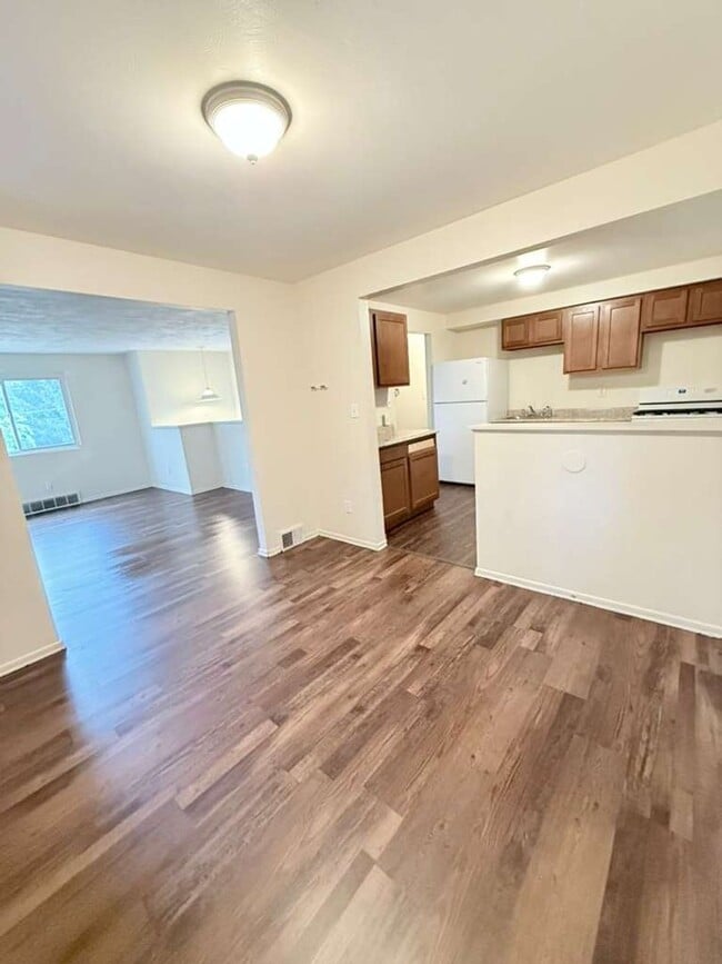 Building Photo - Beautiful UPDATED 3bd 2ba Home in Penn Hills!