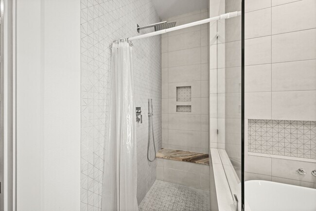 Building Photo - 2409 Webster St