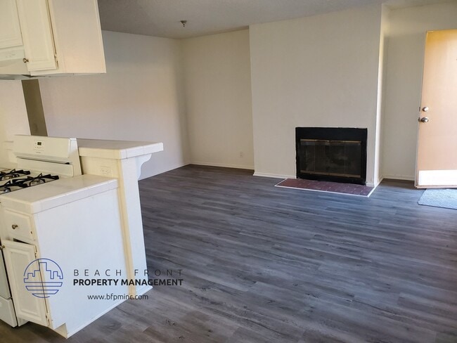 Building Photo - 14427 Cerise Ave.