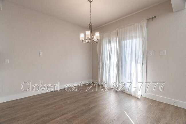 Building Photo - 272 Sapphire Dr