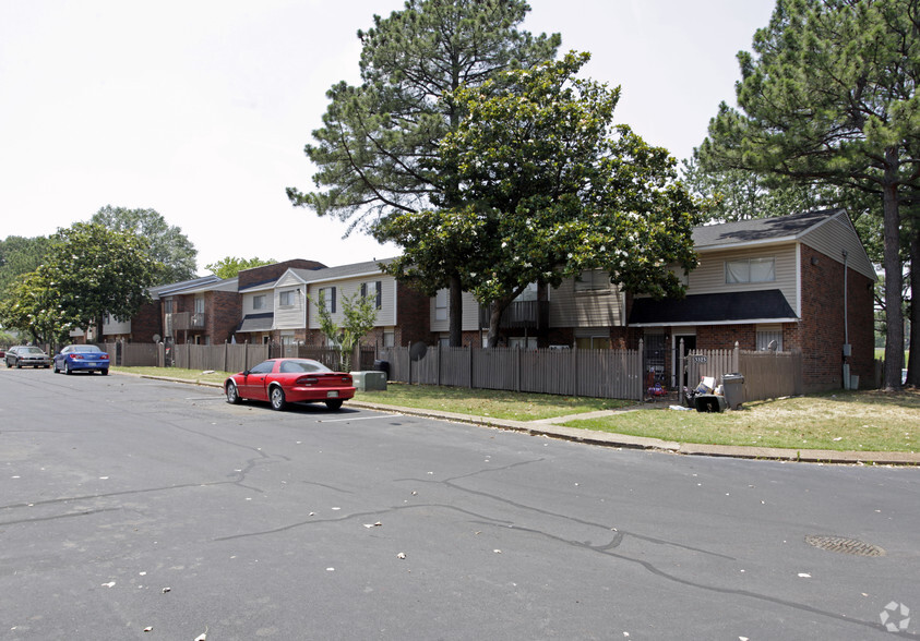 Primary Photo - Shadowbrook Townhomes