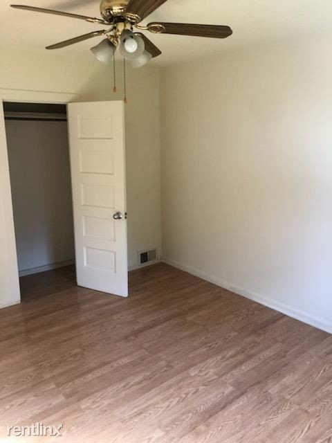 Building Photo - 2 br, 1 bath Apartment - 105E Grove City Road