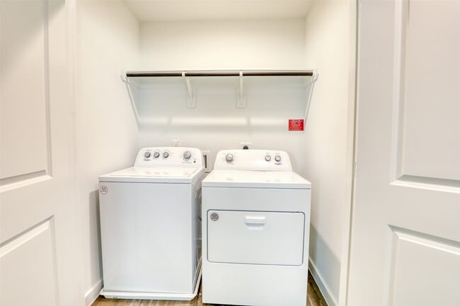 Building Photo - 3022 La Latina Dr