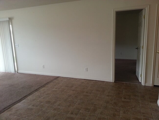 Building Photo - 3 Bedroom, 2 Bathroom Twin Home in Cedar W...
