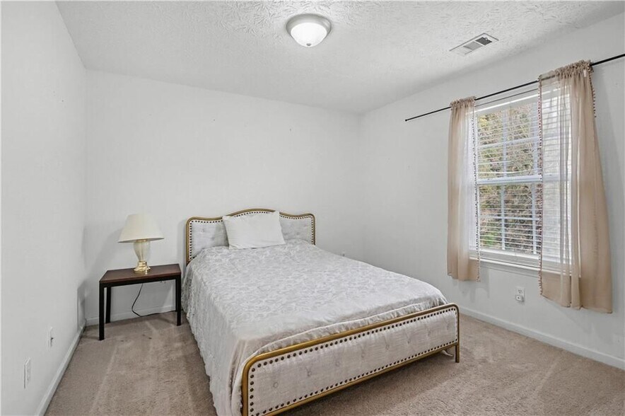 Building Photo - 102 Weatherstone Square Dr