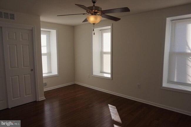 Building Photo - 132 Wendover St