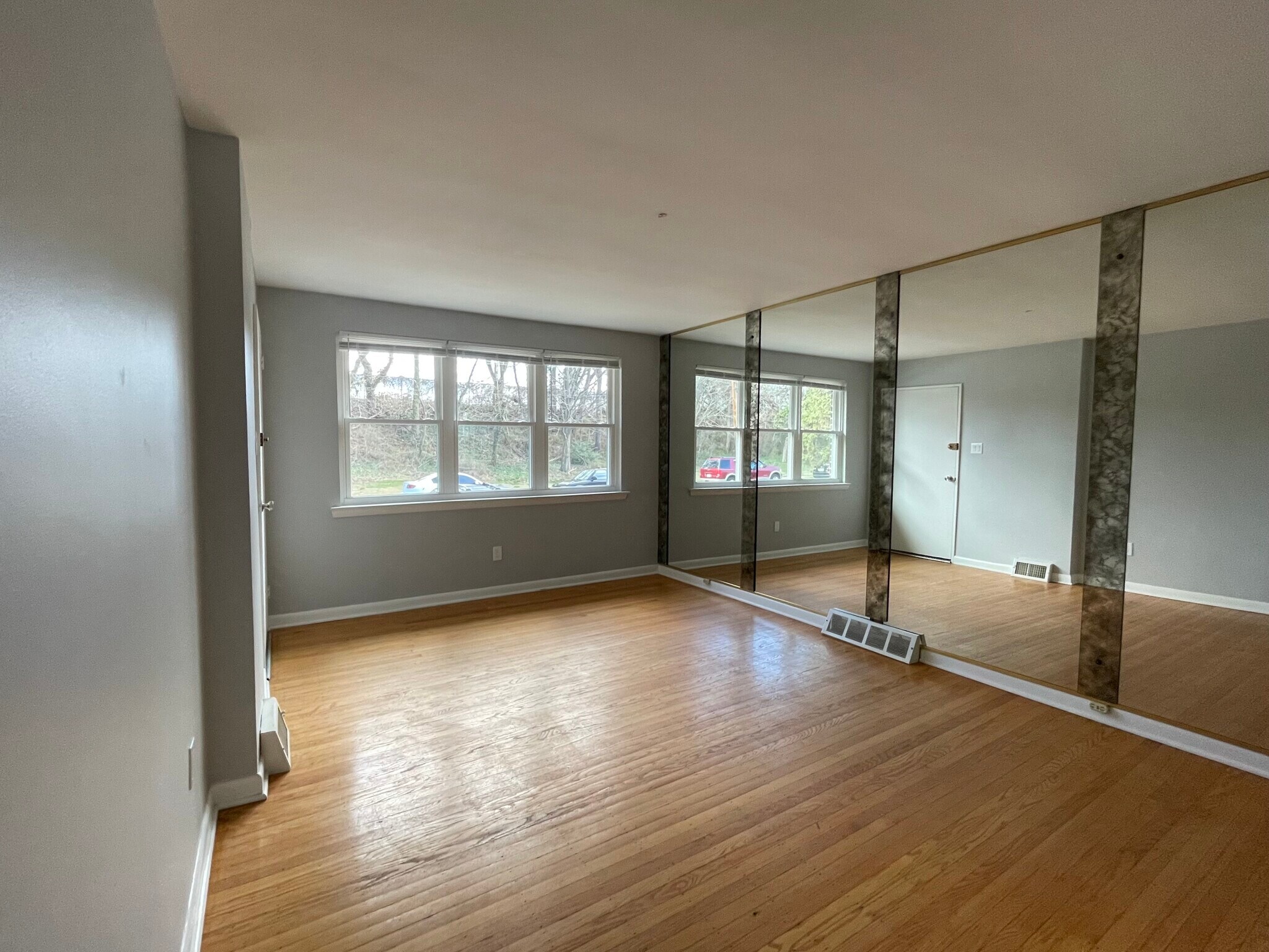 Building Photo - 614 Borbeck Ave