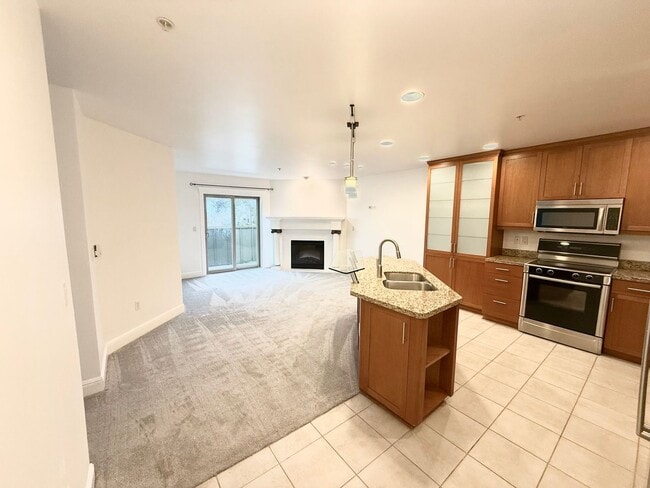 Building Photo - 2BR Condo with Private Patio Near Discovery Park – Blue Heron Community