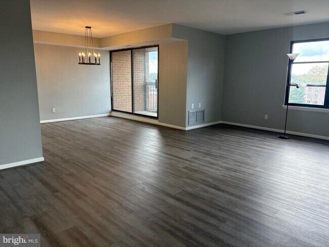Building Photo - 6317 Park Heights Ave