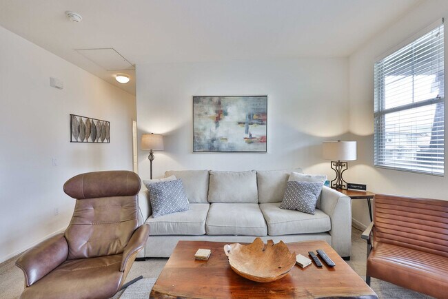 Building Photo - 16913 Laurel Hill Ln