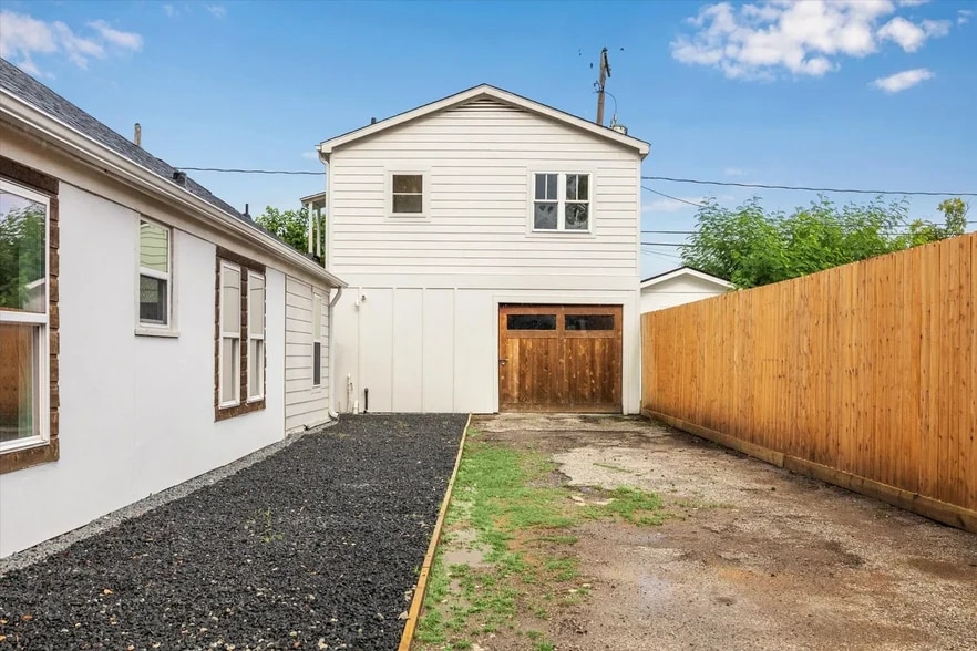 Garage Apartment Front - 4610 Siegel St