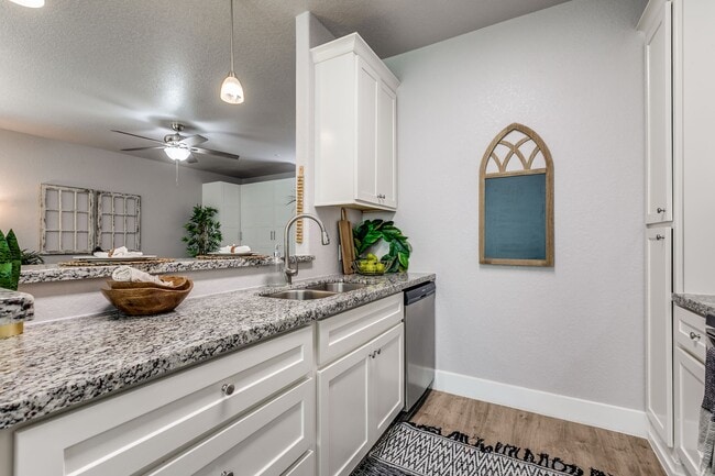 Building Photo - 6160 Eckhert RoadUnit 1005