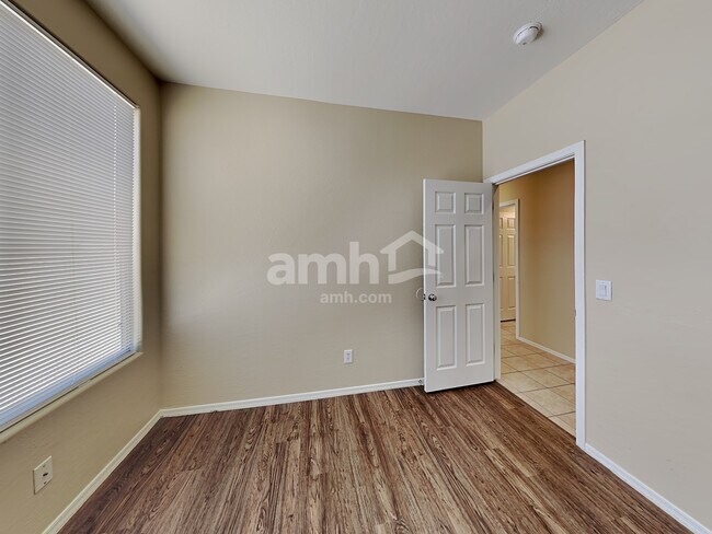 Building Photo - 10146 W Cordes Rd