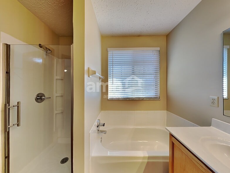 Building Photo - 8865 Kingsley Dr