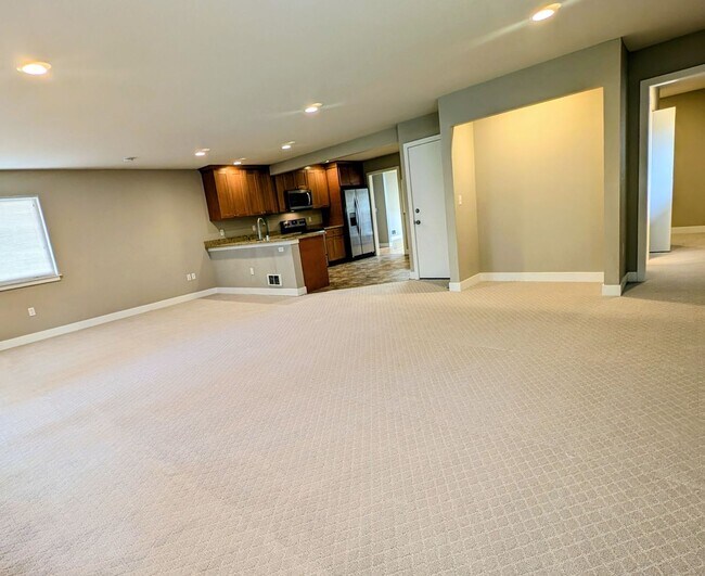 Building Photo - Lake City 3 bedroom Rambler Townhome with ...