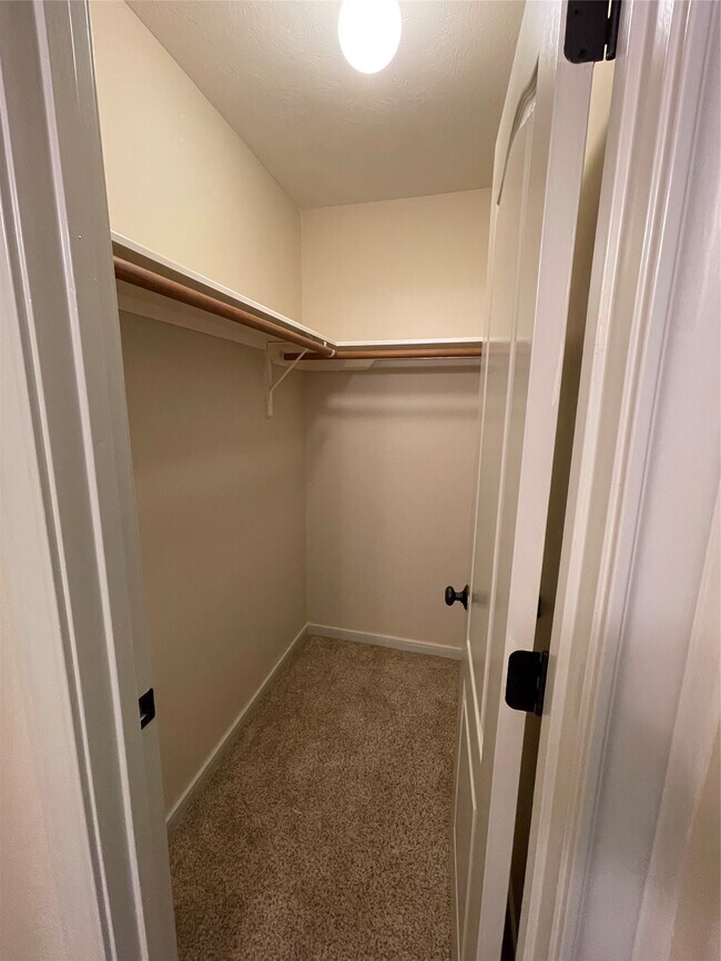 Building Photo - 1759 Lakeside Enclave Dr