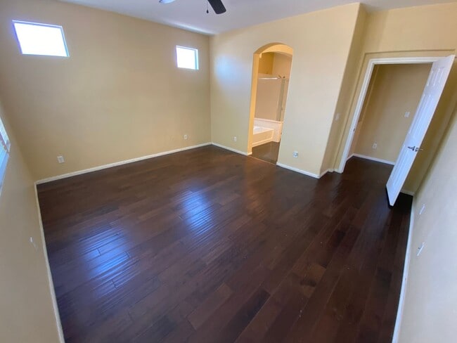 Building Photo - Beautiful 3 bed/2 bath home located in the...