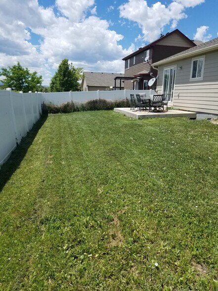 Summer exterior - 3761 Mt Flora St