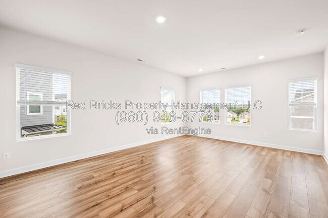 Building Photo - 7211 Bryce Ave