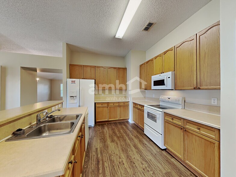 Building Photo - 3353 Chapel Ct
