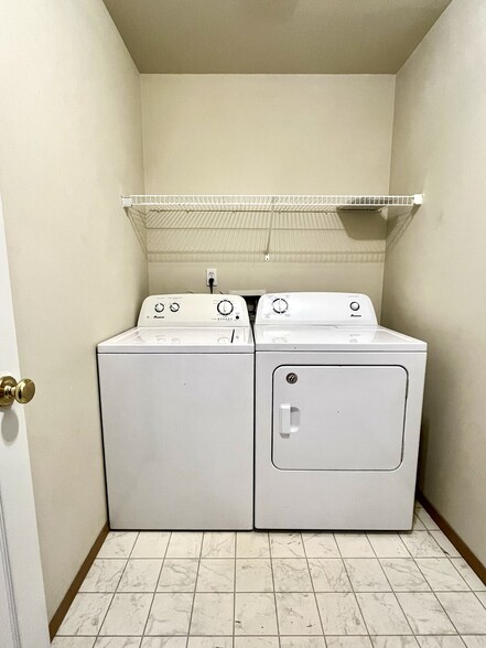 Building Photo - 512 Hazel St