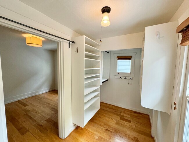 Building Photo - Cozy Ballard Retreat: 2-Bed, 2-Bath Home with Office & Wet Bar