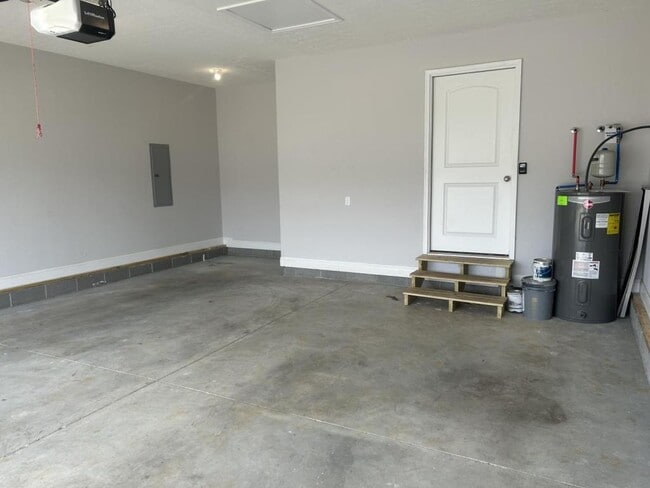 Building Photo - 482 Labrador Dr