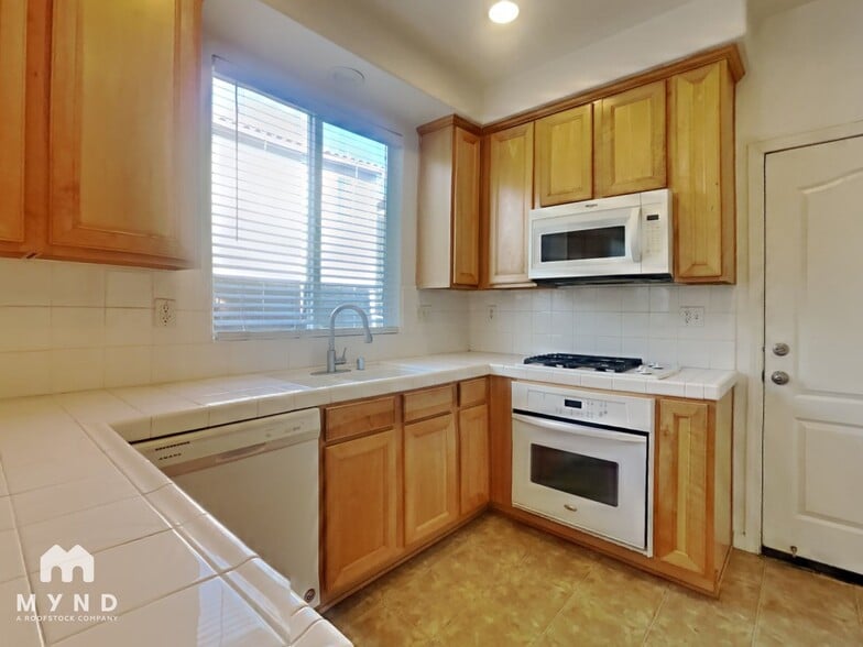 Building Photo - 10 Shadmoor Pl