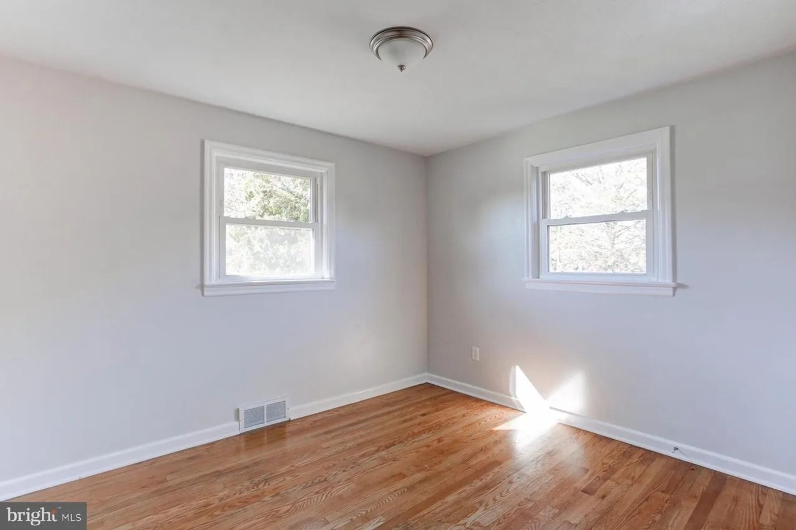 Building Photo - 2360 Sycamore Rd