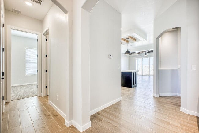 Building Photo - Beautiful East side House 4 bed-2.5 baths, part of The  Club that includes Swimming Pool, Gym, Te...