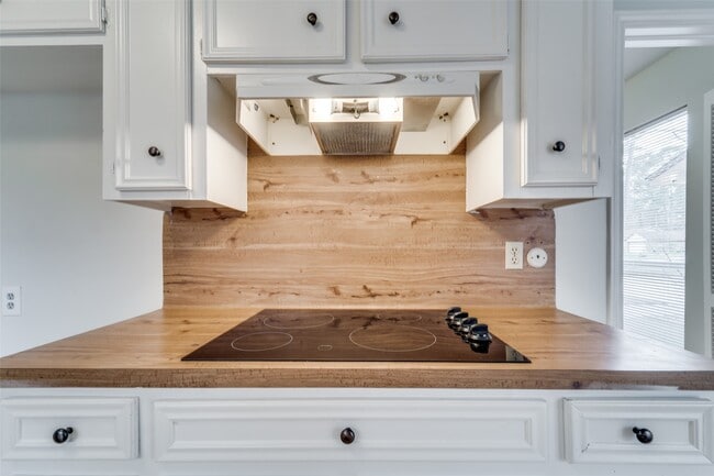 Building Photo - 15114 Forest Lodge Dr